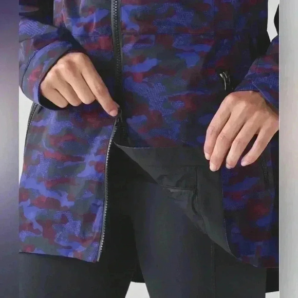 Lululemon Rain For Daze Jacket II in Hounds Camo Emperor Blue Black - Picture 9 of 12